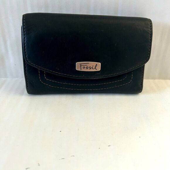 Fossil Vintage Black Leather Wallet with Silver Emblem - Picture 1 of 10